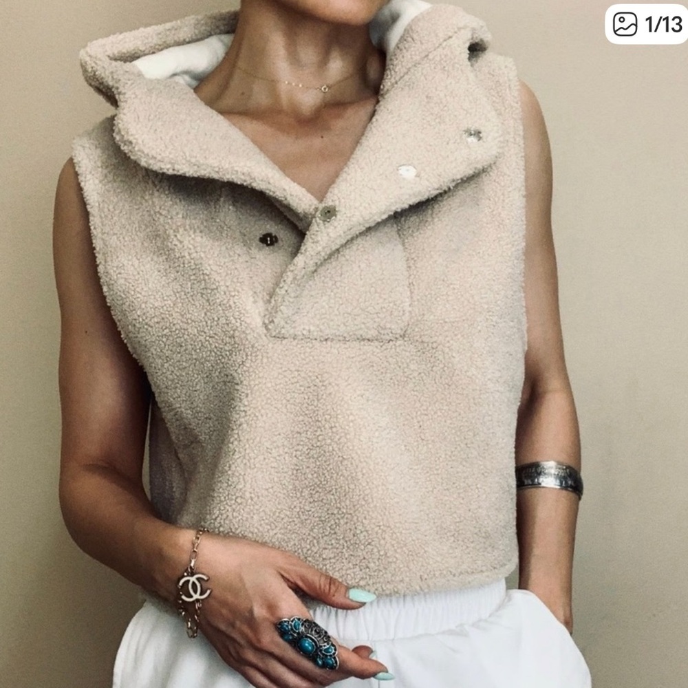 PILCRO ANTHROPOLOGIE WOMENS SEMI CROPPED SHERPA VEST BEIGE ONE SIZE